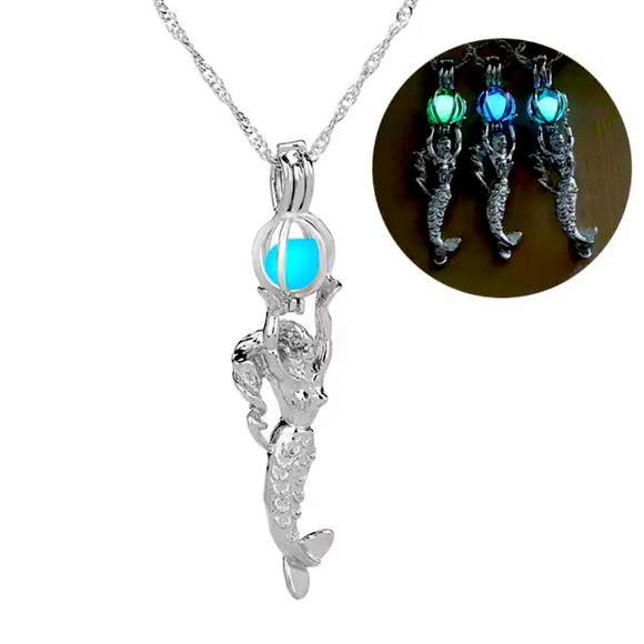 New Disney Ariel Little Mermaid Silver Glow In The Dark Pearl Necklace
